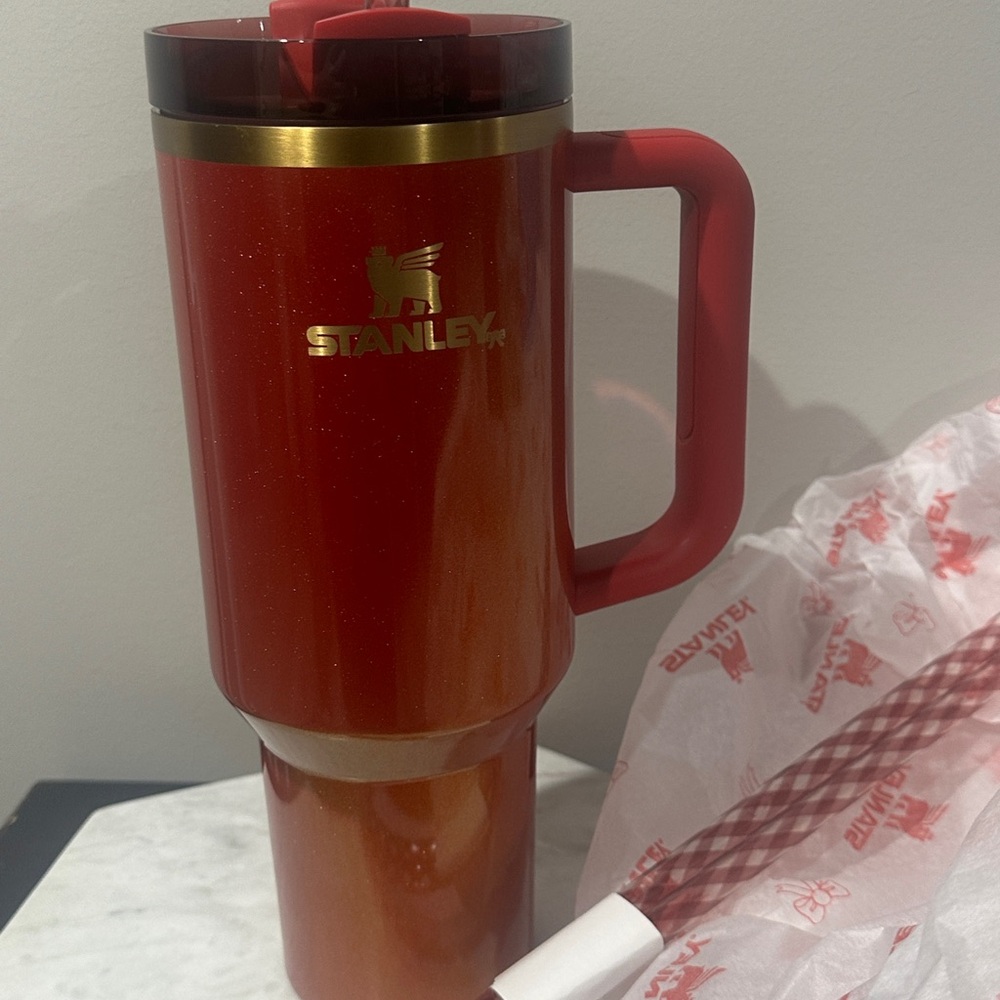 stanley 40oz scarlet tinsel - Picture 3 of 10